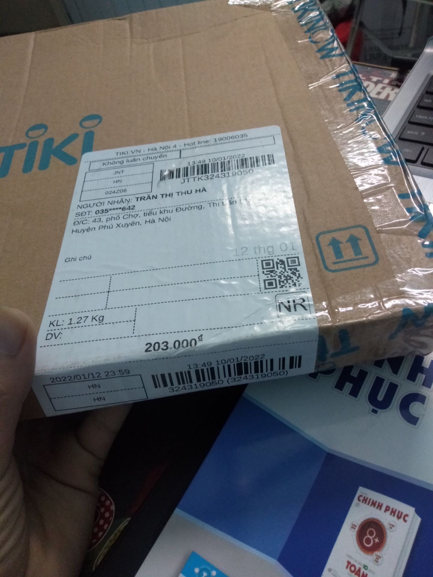 Mình đặt 2 quyển là Chinh phục TA vào 10 và tổng tập đề thi Olympic 30/4, Nhưng mình chỉ nhận đuoc quyển chinh phục Tiếng Anh vào 10 là sao. Lúc ship đến mình đang dạy tiết cuối nên mình ko check lại thông tin đơn hàng và cũng ko có thông tin đơn hàng trên hoá đơn ở ngoài trong khi mình thanh toán là 2 quyển cơ mà.