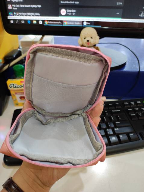 Ok 👌 nhé, cute xỉu. Ai có con gái đi học tuổi dậy thì mà các bé ngại cầm bvs mỗi khi đi vsinh thì nên mua cho các con nhé!!!