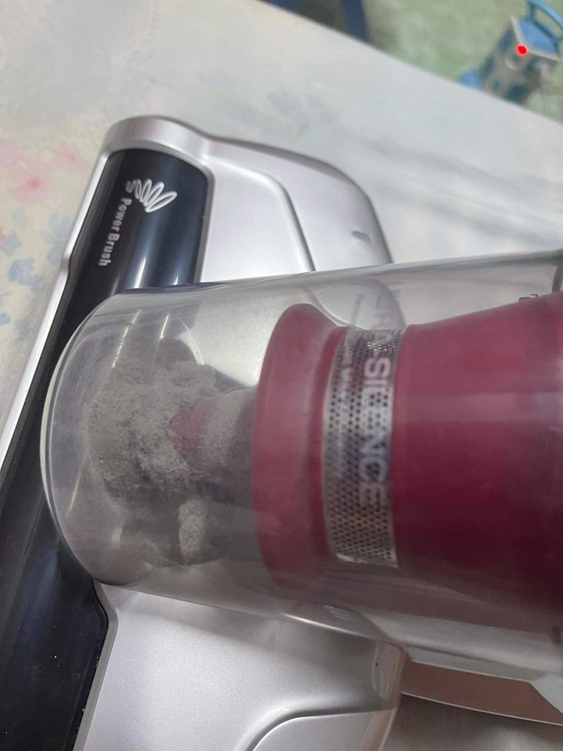 Giao hàng siêu tốc luôn mọi người ơi. Đây là cái thứ 2 mình mua rồi í. Cái này mình mua tặng cho mẹ chồng nè. Mọi người nên mua nha. Nhìn hình là mọi người thấy bụi mịn khủng khiếp cỡ nào. Mình thích máy này ở chỗ là có tia diệt khuẩn, kiểu làm ấm luôn í. 10 điểm cộng cho sản phẩm này luôn