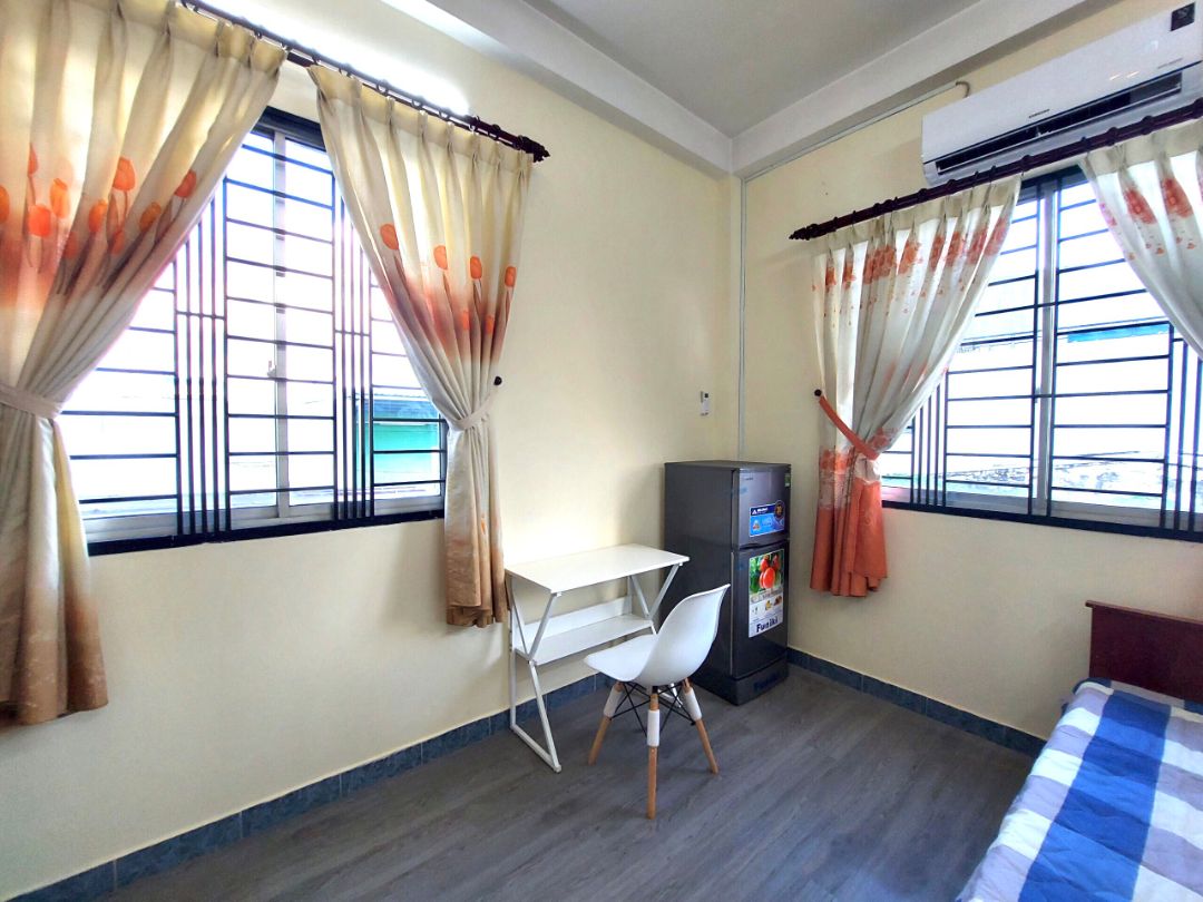 Bàn làm việc đẹp, lắp ráp dễ dàng.
Tiện thể, mình đang cho mướn phòng như hình. Ở Tân Bình.
bạn nào có nhu cầu mướn phòng, liên hệ mình nha: ***