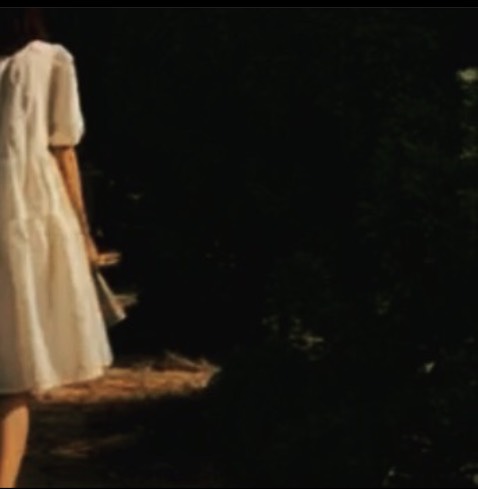 Thấy có người khen nên mua đọc thử. Bìa màu nhìn k được thích lắm, mình mới đọc đến trang 95 thấy cũng được, khá dễ đọc, nhưng cũng chưa có gì nổi bật, maybe phần sau sẽ hay hơn.
Ncl thấy giọng kể cứ đều đều ở đoạn đầu.