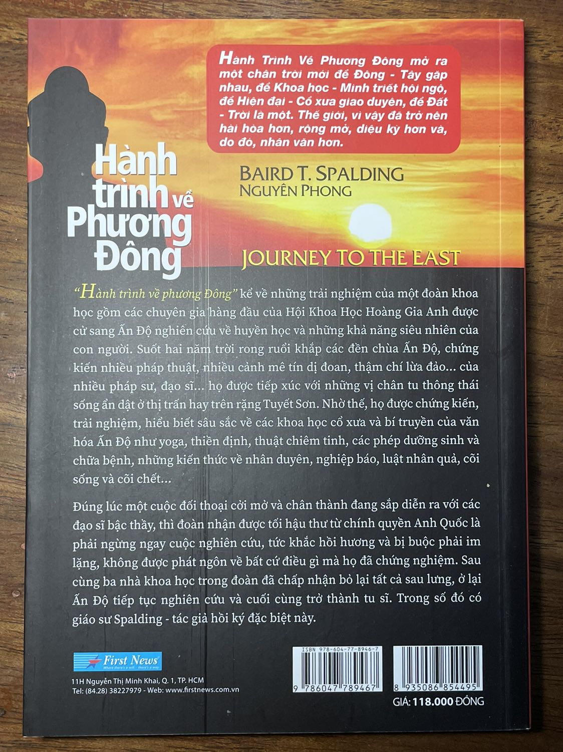 TikiNow giao hàng rất nhanh. Sách thì vẫn chuẩn như đa số các lần, mặt cắt giấy tốt, sách in trên trang giấy vàng nhạt, chất lượng giấy tốt nên đọc ít mỏi mắt (nghĩa là có lần vẫn giao sách bị lỗi bìa, các trang giấy bị dính vào nhau)