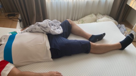 Giao hàng nhanh hơn dự kiến, nhân viên bên Ru9 quá chuyên nghiệp & phục vụ tuyệt vời, nệm nằm rất thoải mái. Khuyên bạn nào lỡ mua nên cứng thì mua thêm lớp topper này nằm lên thì sẽ chữa được bao bài toán đau lưng