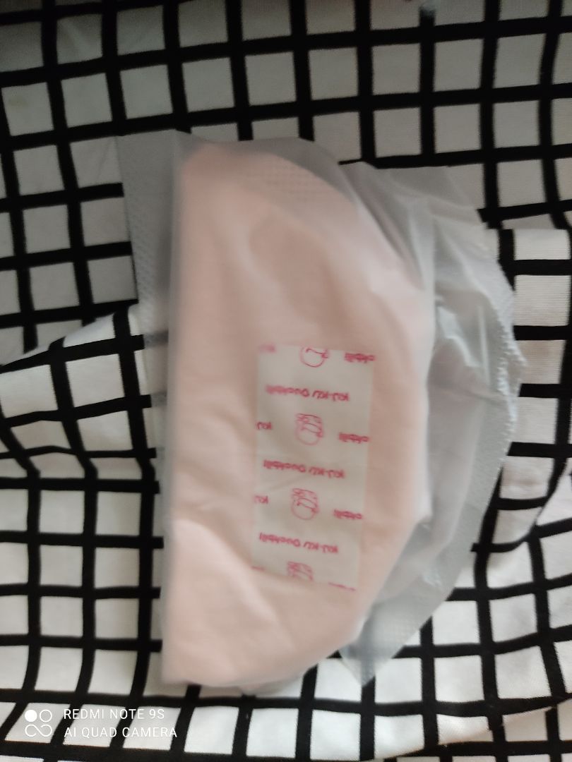 Giao hàng nhanh, thấm hút nhưng keo k dính lắm