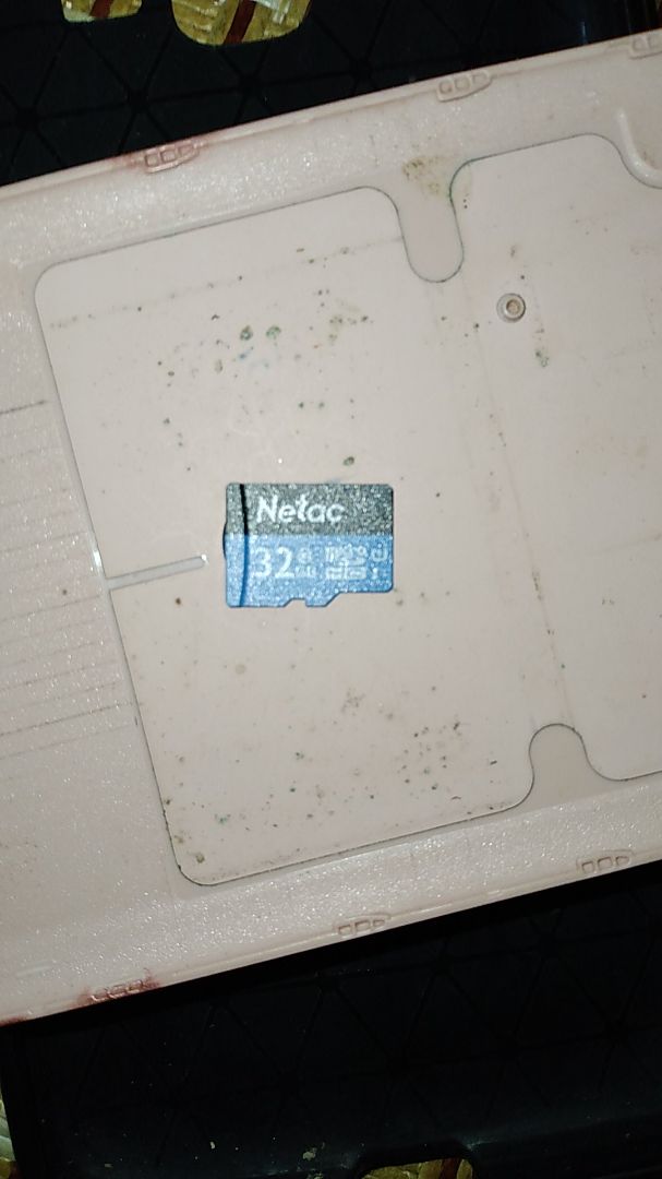 tiki làm ăn mất uy tín quá mua thẻ nhớ 32g cho thẻ 2g còn lỗi thẻ