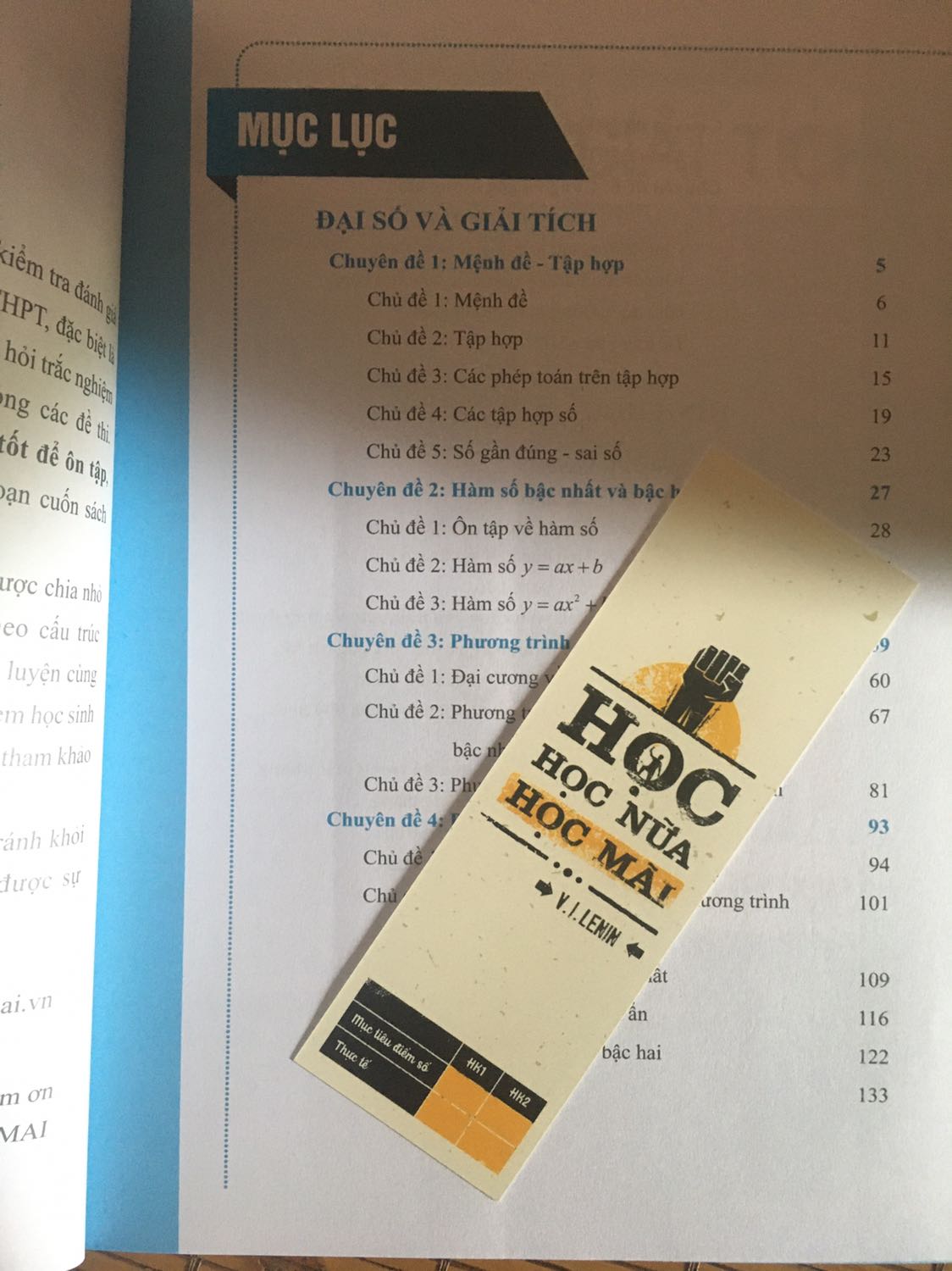 Tiki ship nhanh, đóng gói cũng tốt nữa. Sách rất hay, trình bày đẹp, nội dung bổ ích, rất thích hợp để 2k6 đọc và tìm hiểu trong năm học mới. Cảm ơn HOCMAI nhiều nhé ❤️