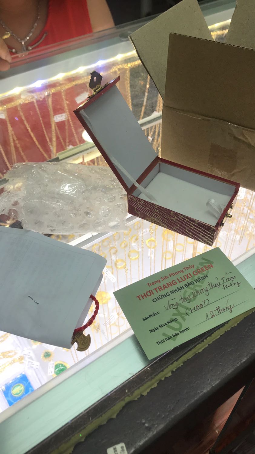 Giao cái hộp k là sao thế . Giỡn mặt hả