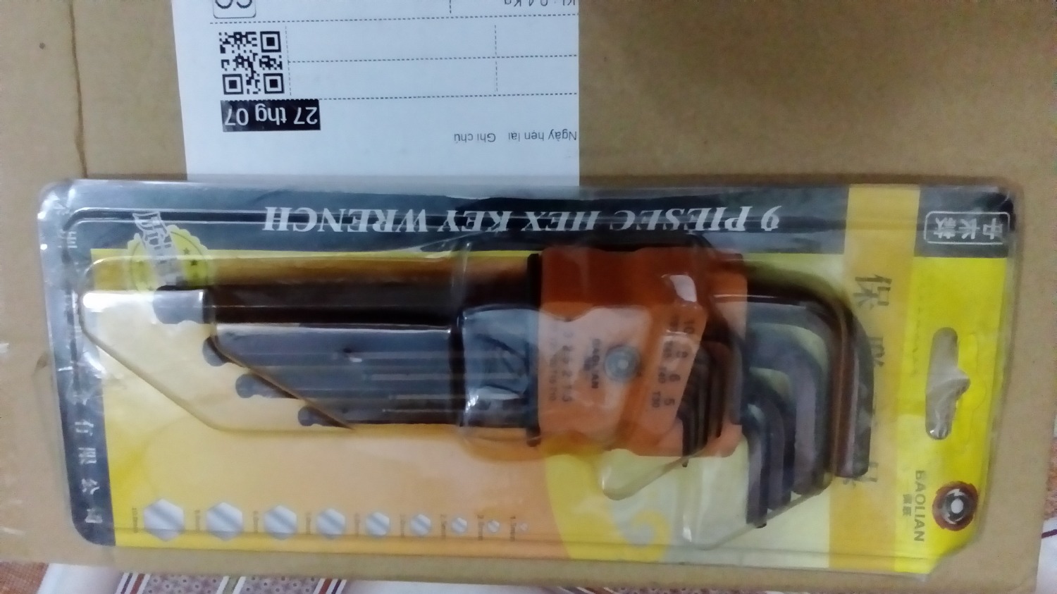 Vì tin tưởng TIKI nên mình không kiểm tra hàng, mình đặt hàng "Bộ 9 chìa lục giác Ingco HHK11091" mà lại giao hàng của TQ -  BAOLIAN gì đấy. Giờ thì mình muốn đổi lại cho đúng với sản phẩm đã đặt.