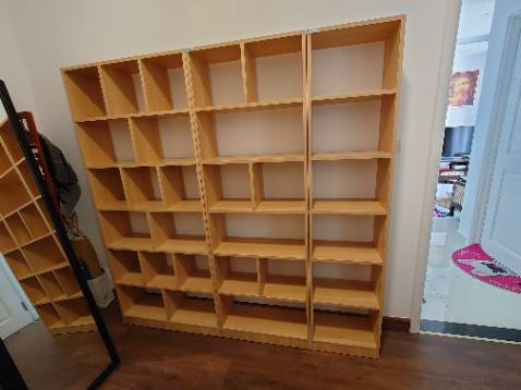 Kệ đẹp nha, nhìn ván hơi mỏng nhưng xếp sách lên thấy cũng chắc chắn, màu vân cũng đẹp, về lâu dài chất lượng thế nào thì chưa biết nhưng có bảo hành 12 tháng. Các bạn tư vấn và lắp ráp đều nhiệt tình, giao đúng ngày giờ đã hẹn. Mình sẽ tiếp tục ủng hộ nha!