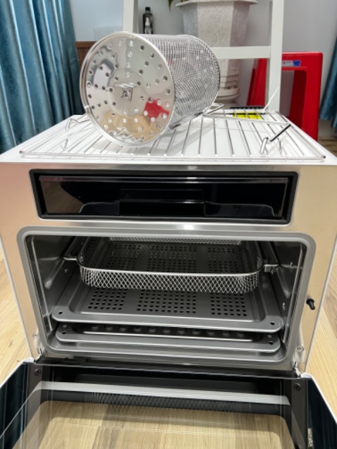 chất lượng hoàn thiện cao cấp, thiết kế cũng sang trọng, mới mở ra nhà mình ai cũng trầm trồ, cảm giác mua online mà nhận được một sản phẩm đẹp hơn kỳ vọng như này làm mình rất vui và thấy đáng tiền. 
Nồi sử dụng tiện vì có cả hấp và chiên, đặc biệt là tính năng hấp rất đều vì nồi chạy cả mâm hấp thuỷ nhiệt dưới nữa.
Dung tích phù hợp gia đình mình, thường xuyên hấp 1 lúc 2-3 món. Hấp rau, hấp gà, hấp cá, hấp rau củ cùng 1 lượt là xong hết
ảnh chụp hôm mới về nhà