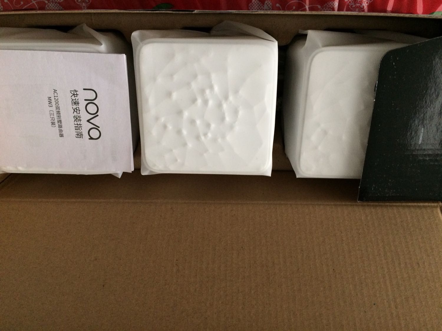 Bộ phát tương đối hiệu quả. Bạn nào đã có đường dây LAN sẵn rồi thì có thể cắm vào cả 3 cái( thay vì cắm vào 1 cái làm chính) sẽ cho tốc độ truyền ổn định hơn. Theo mình được biết, các bạn phải sử dụng tính năng Cầu( Bridge) có trong phần mềm Tenda Wifi để mới có thể cắm đường dây LAN vào 3 bộ phát. So với mức giá khoảng 1tr3 thì mình thấy như vậy là quá tuyệt vời. Tính ra khoảng hơn 400k/1 cái mà có sóng 5Ghz như vậy là ok lắm rồi.