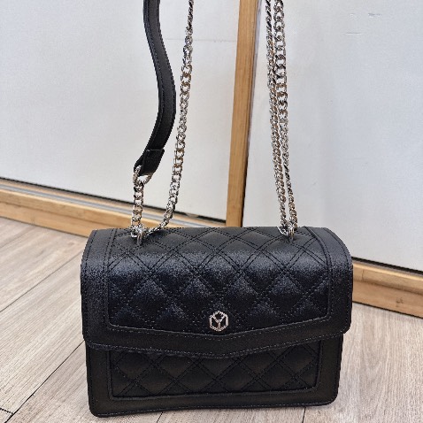 Túi sang mang đi tiệc rất ô kê mang đi mà mấy bà bạn xin hỏi chỗ mua miết