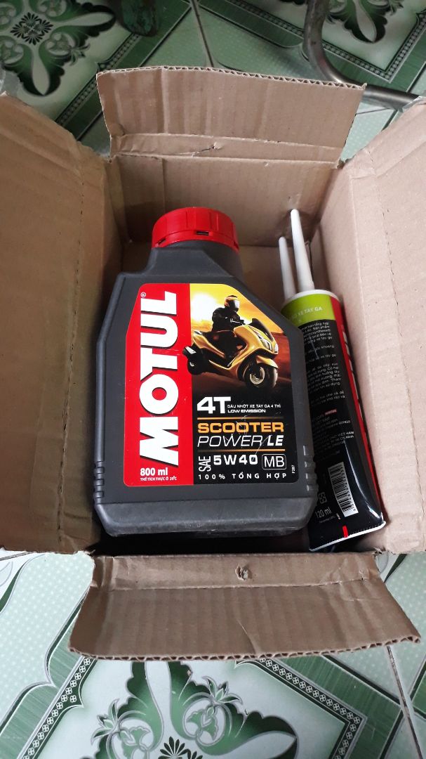 Hàng đến trước hẹn và số seri đúng như trên hộp nhớt.Nhưng đống gói còn sơ sài.