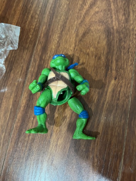 Một bạn bị hư khớp. Nhà bán hàng xem lại