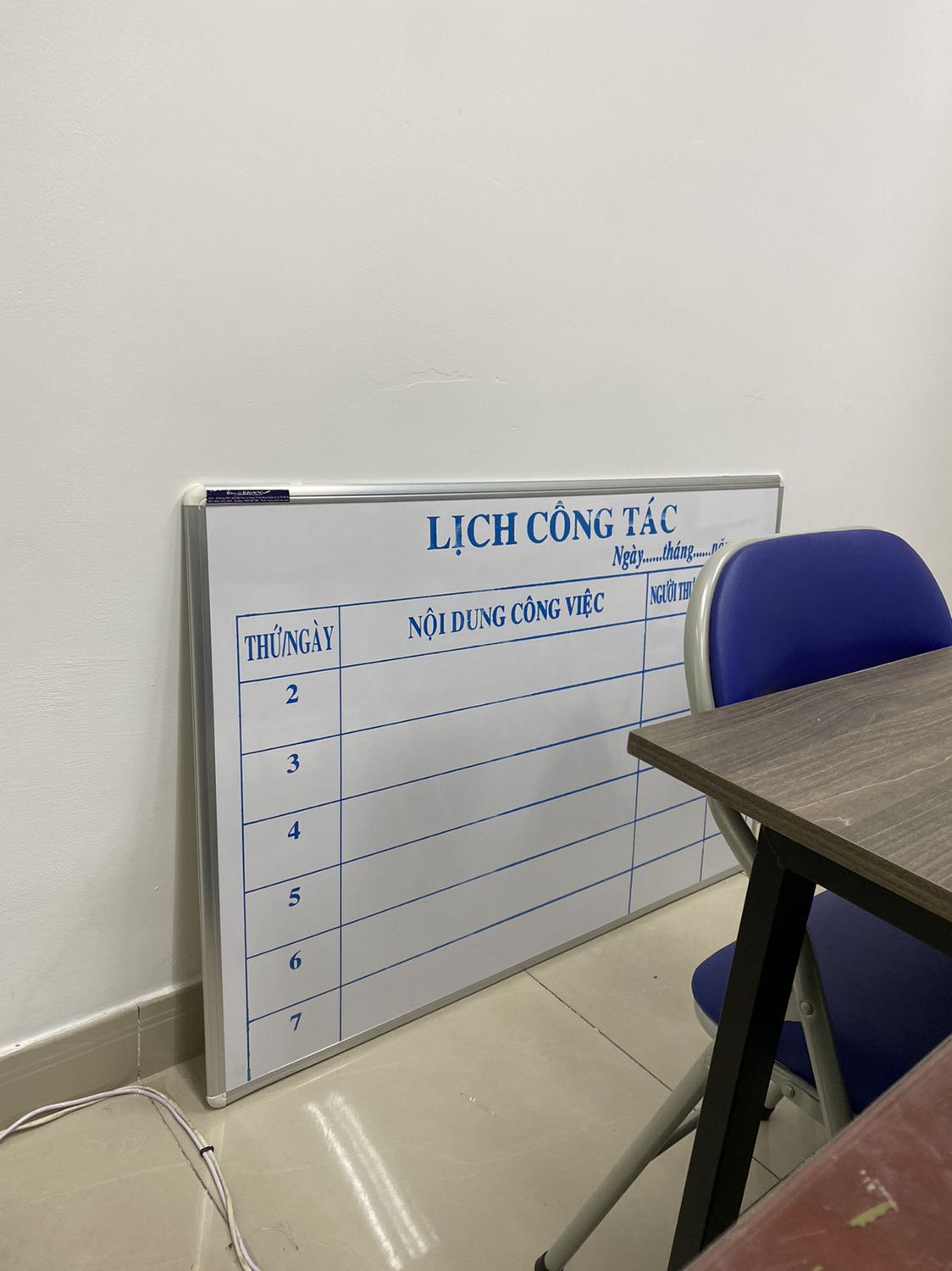 Mới nhận, Chưa có thợ khoan tường tren bảng lên nhưng rat chắc chắn bo góc bảng đẹp giao rat nhanh đuoc mp ship nữa đó. Bọc van chuyen kỹ lắm