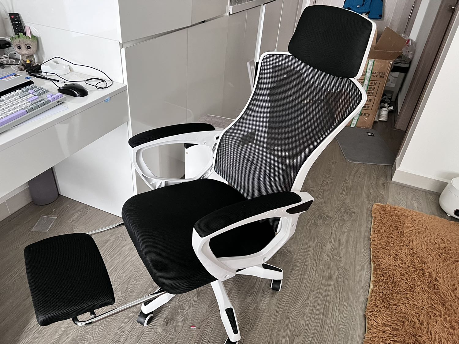 Ghế của mình thiếu một có vít ngắn. Còn lại thì ok