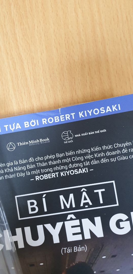 sách bị rách một chút ở trang bìa,
. bookcare to + lỏng lẻo, bookcare 1 bên chưa hàn. nói chung khâu chuẩn bị hơi cẩu thả