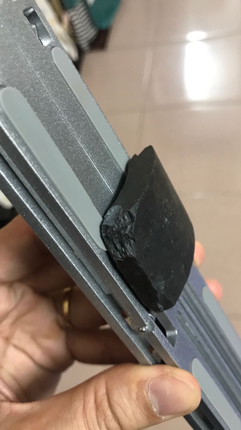 Sản phẩm không đúng như mô tả. Shop gửi cho mình sản phẩm bằng sắt pha chứ khổng phải nhôm, mình cầm thấy nặng lấy nam châm thử thì đúng bằng sắt. Sản phẩm cập kênh không chắc chắn. Thật sự thất vọng. Đề nghị shop đổi đúng sản phấm hoặc hoàn tiền!