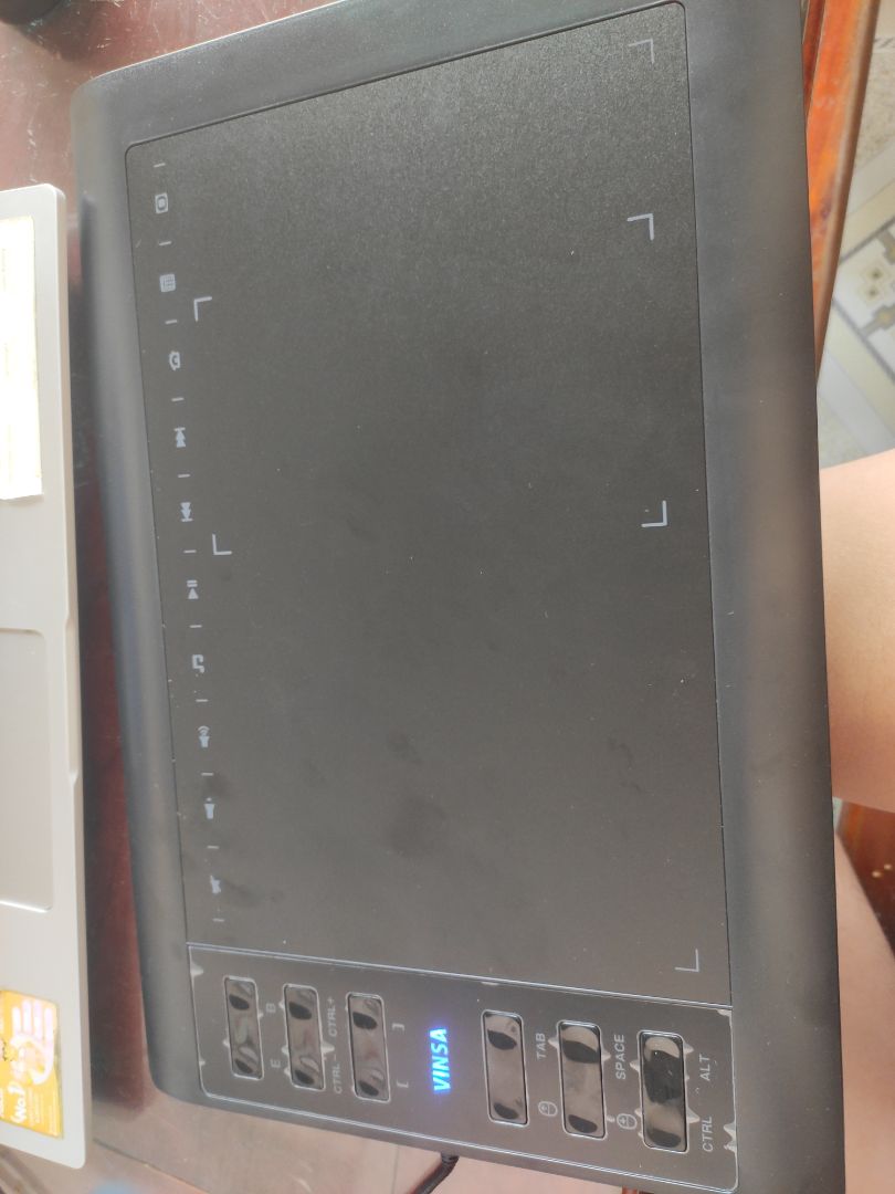 Shop giao hàng nhanh. Đặt 2 ngày là hàng tới. Hàng tốt chất lượng. Sử dụng rất tốt cho những bạn mới tập làm quen với bảng vẽ. Bạn nào dùng thấy bảng hơi to thì cài phần mềm chỉnh Screen mapping nhỏ lại vẽ sẽ ổn hơn