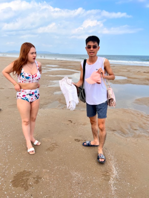 Mình mua tặng bạn gái sờ thì thấy chất vải khá mịn và dày dặn. Nóc nhà mình mặc nói tốt 😘 còn mình tuy chưa mặc thử nhưng vẫn đánh giá 5* cho shop 🤣. Thank you so much!