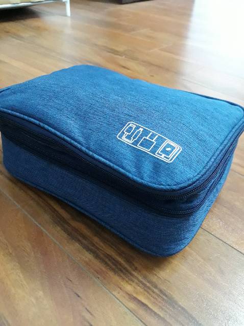 Túi rất xinh, vải cứng cáp, đựng được nhiều đồ. Giao hàng nhanh chóng. Nói chung là rất hài lòng.