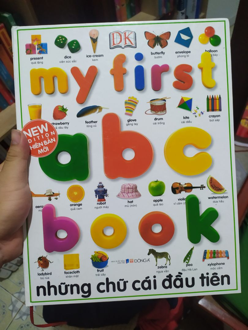 Sách thiếu nhi phù hợp cho các bé làm quen với bảng chữ cái Tiếng Anh. Bìa cứng , hình minh hoạ quá đẹp.