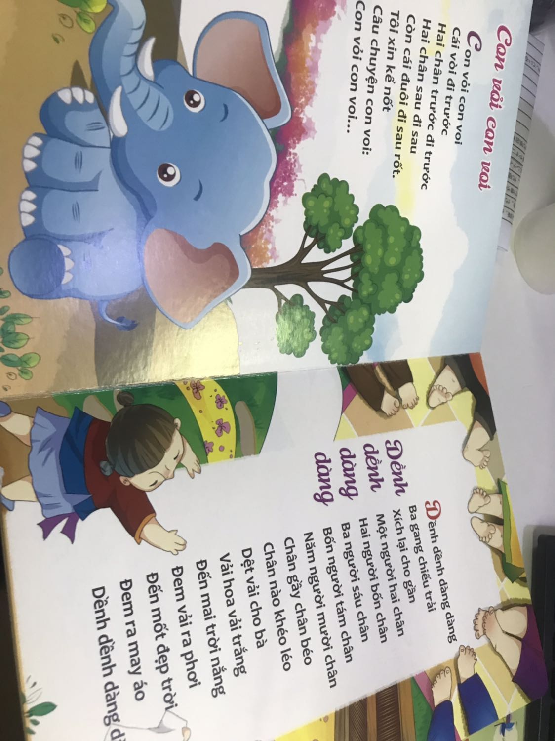 Mình mua kèm thêm 2 quyển nữa là Truyên cho bé tập đọc vs Thơ cho bé tập nói. Sách còn mới vs rất sạch sẽ. Bìa cứng nên bé ko xé được đâu. Giá rẻ hơn bìa nhiều. Đọc buổi tối trc khi đi ngủ vs bé rất thích ah