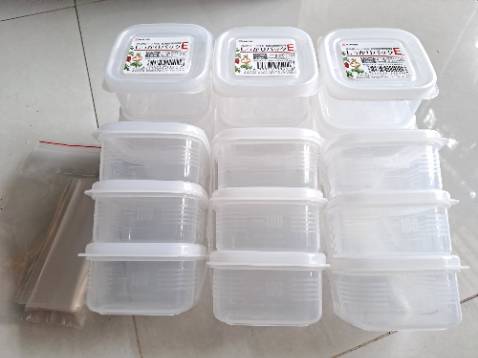 Đóng gói rất cẩn thận. Sản phẩm y hình. Shop uy tín. Giao hàng nhanh. Mình thấy vừa đựng 1 phần nhỏ cho Bé tập ăn dặm thôi. Nói chung với mình thì Hộp Nhỏ này Ok. Các bạn đựng to hơn thì cần cân nhắc nhé.