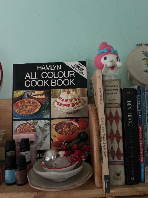 Công thức món ăn mình thấy cũng tàm tạm vì mê cái ảnh bìa nên nghĩ rằng bên trong sẽ có ảnh đẹp  hơn nên mình mua thôi hihi