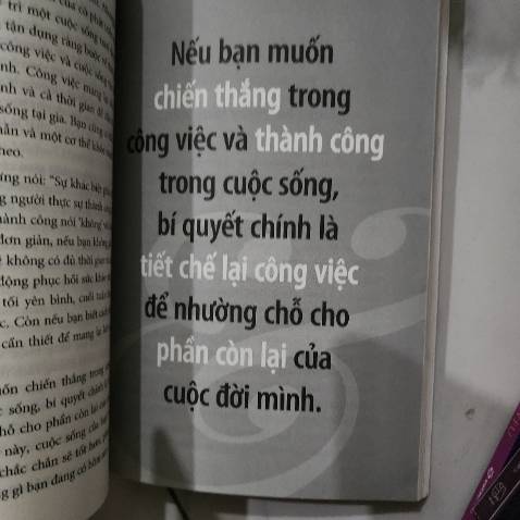 Cân bằng công việc và cuộc sống không phải là chuyện hoang đường, nhưng khối lượng công việc và những kỳ vọng không hợp lý sẽ khiến nó trở nên bất khả thi. Tầm nhìn của những người nhiều hoài bão luôn vượt xa khỏi nguồn lực của họ. Và điều khác biệt lớn nhất giữa các nhà lãnh đạo hiệu quả với những người chỉ huy đơn thuần là sự khôn ngoan. Họ biết có thể yêu cầu người của mình làm việc ở mức độ nào, nên đánh giá cũng như đầu tư vào nhân viên ra sao. Hãy nhớ rằng, cuộc sống của nhân viên không phải là thẻ tín dụng để phục vụ những kế hoạch đầy tham vọng của lãnh đạo.
