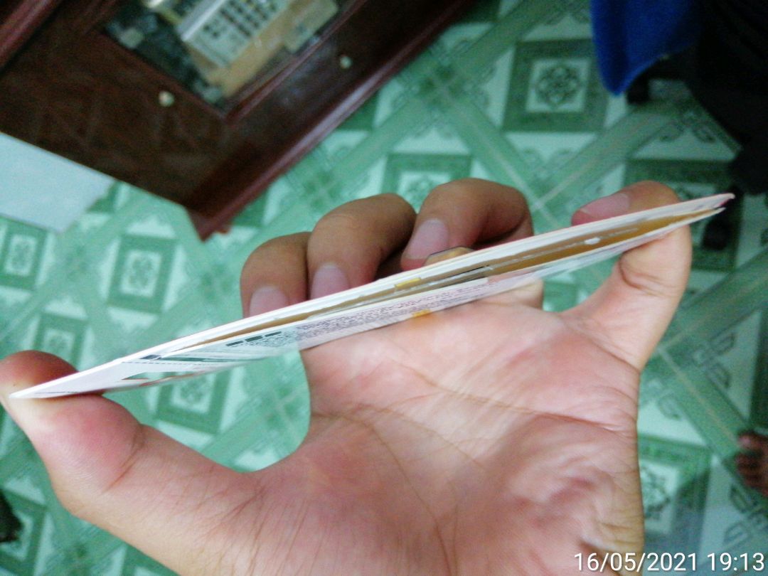 Hàng đã bốc không còn nguyên, nếu nhà phân phối lấy lý do bốc kiểm tra thì phải có niêm phong đăng này không có tem niêm phong của nhà cung ứng, tuy hàng rẽ tiền nhưng cũng phải rõ ràng. Nghi ngờ hàng đã qua sử dụng