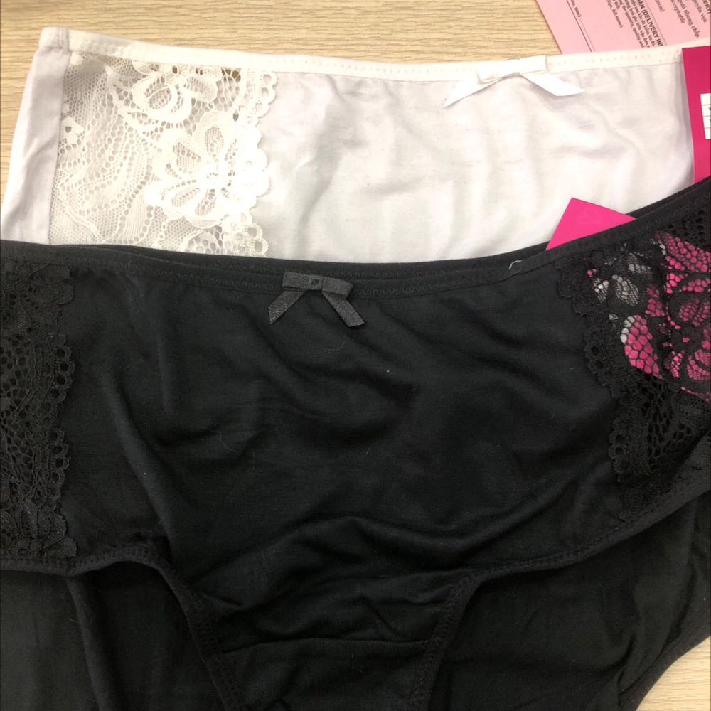 Quần lưng cao mặc ôm trọn mông cũng okayyy
Vải mềm, mặc thoải mái