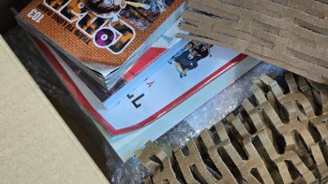 Đóng gói hàng cực tệ. Sách là thứ khác biệt với những đồ còn lại !!!