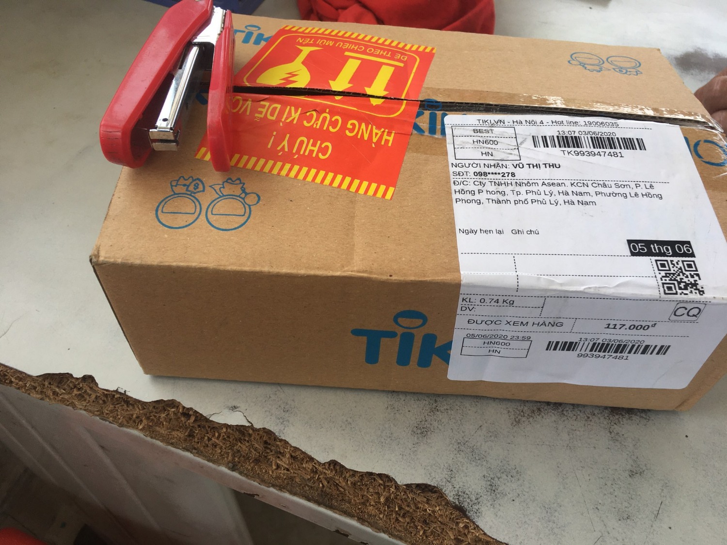 Mình đặt mua 1 chai khử khuẩn bồn cầu hoa oải hương và 1 chai hoa nhài. Thực tế shop gửi hàng về cho mình lại 1 chai khử bồn cầu chanh và 1 chai hoa nhài. hàng gửi nhận không đúng với đơn đã đặt.