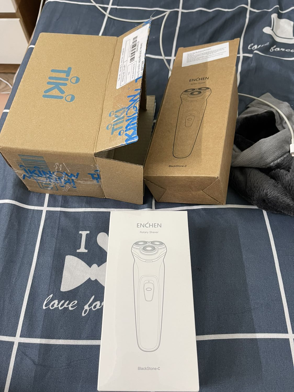 Thành viên kim cương *** lần đầu mua hàng tại tiki chia sẻ, mẹ cha ưi bọc tới 3 lần hộp chắc chắn thôi rồi, hàng thì chất lượng lắm luôn ý, đã thế thanh toán bằng momo đc, xuất sắc! Anh giao hàng đẹp trai dễ thương, hàng đẹp hơn hình mà shop chụp 😂