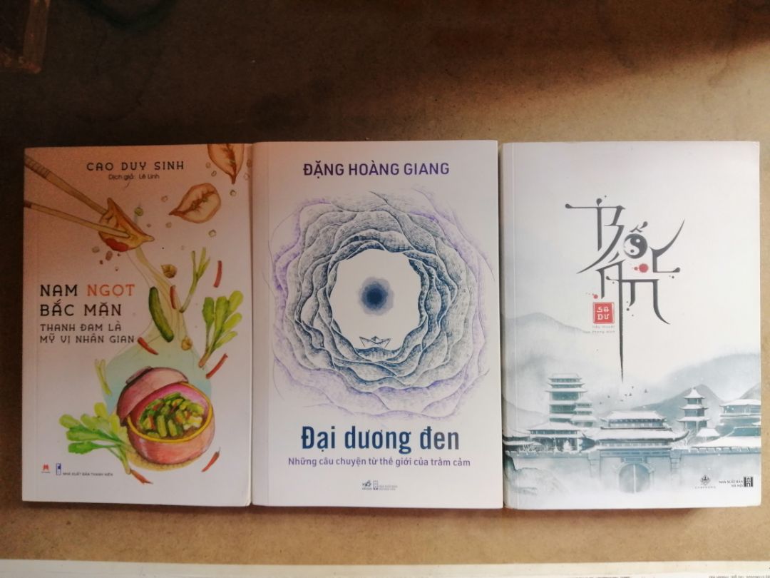 Rất hay luôn!
Lần đầu tiên mình đọc sách về ẩm thực Trung Hoa mà lại thú vị như thế. Ngoài viết về món ăn, sách còn cung cấp nhiều kiến thức lý thú liên quan đến văn hóa, lịch sử, tập tục, y dược, v.v