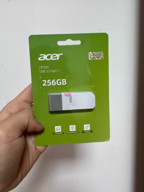 Tôi đã tháo rời sản phẩm và kiểm tra, không có vấn đề gì, dung lượng là chính xác và hợp lý, chỉ là trên bao bì bị khoét một lỗ nhỏ, tôi hơi bất ngờ 😅😥