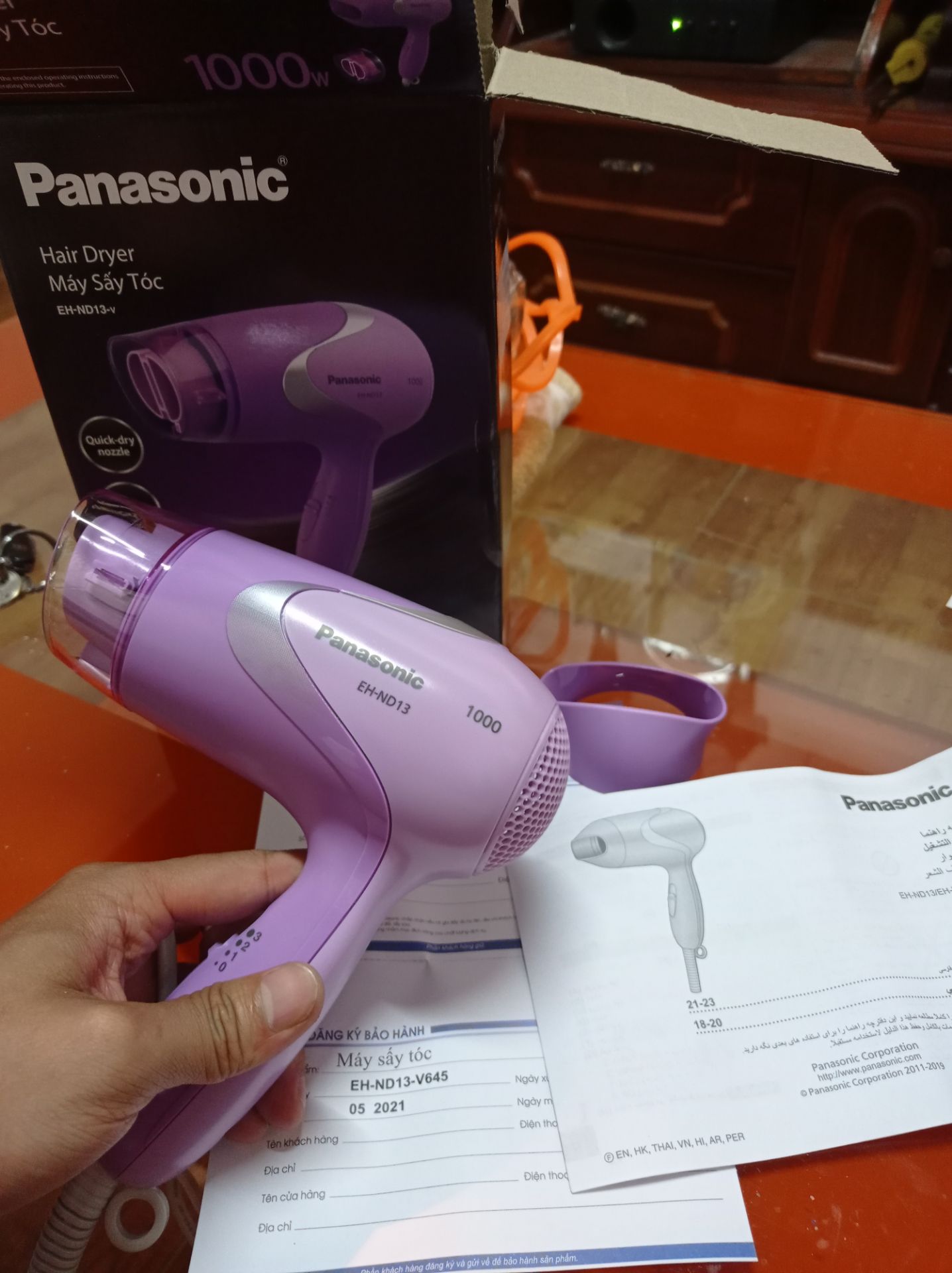 sản phẩm chất lượng, chính hãng. Mình mua lúc sale thấy kèm khuyến mãi chai kem dưỡng da j đó nhưng lúc nhận hàng ko có ^^. Tuy nhiên trong tầm giá v là OK rồi ^^