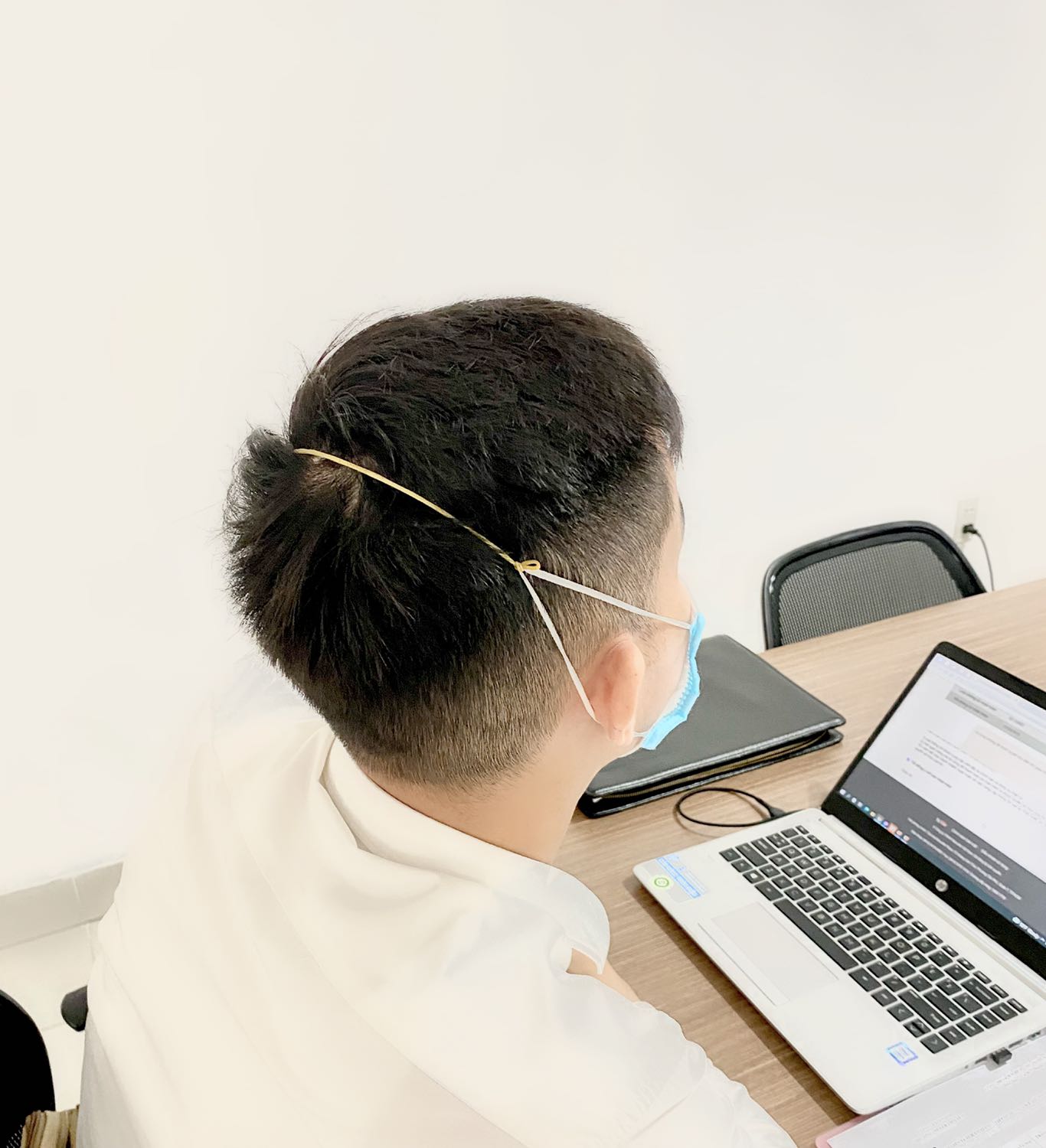 Vẫn cho 5 sao mặc dù nhận hàng trễ 7 ngày. Mình tặng quà 1/6 mà đến 7 ngày sau mới giao quà. Thông cảm cho shop vì dịch covit