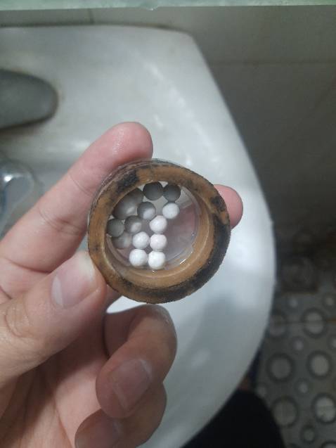 Sản phẩm lọc nước rất sạch, đây là lõi lọc sau 2 tháng sử dụng. Chứng tỏ đầu vòi lọc làm việc rất tốt.