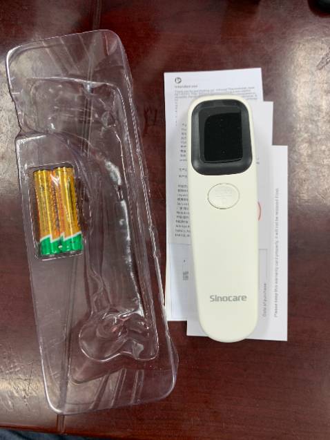 Nhà bán Thiết bị y tế Gia Đình HME đăng bán sản phẩm là một loại nhiệt kế khác của Sinocare, Bây giờ lại giao một nhiệt kế khác không đúng với mô tả sản phẩm, nhiệt kế kia theo mô tả có đo được nhiệt độ phòng, shop giao nhiệt kế chỉ đo được nhiệt độ cơ thể, yêu cầu trả hàng và yêu cầu shop giao đúng loại sản phẩm đã đặt.