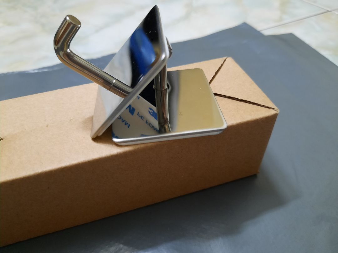 móc đẹp inox sáng bóng  cầm chắc tay  dán được nhiều nơi rất tiện  rất hài lòng về sp