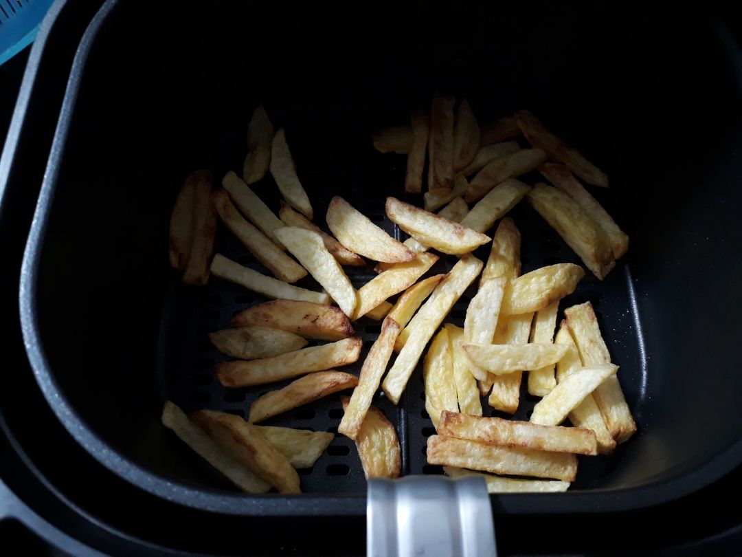 Từ lúc nhận máy ngày nào mình cũng nấu ^o^. Nồi đẹp. chạy rất êm. nhiệt tỏa đều. món ăn ngon hơn so với mình nấu bt. Nói chung nồi chiên rất tiện dụng. nếu mú sớm hơn thì mình đã đỡ mệt hơn trong việc nấu nướng rồi. 5 sao nhé!^^