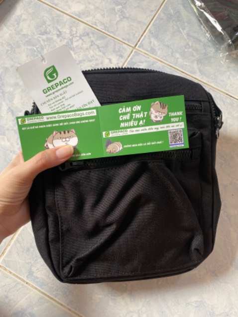 Giao nhanh, túi ok nhưng vải k căng nhìn k thẩm mĩ lắm, dây kéo đường may chắc chắn, nói chung là ok