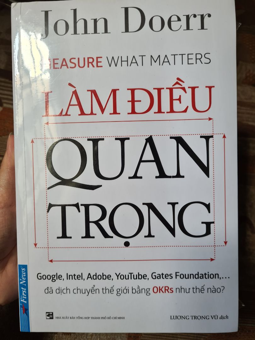 Lần đầu tiên phải lên ngay lập tức để đánh 5 sao cho đơn hàng và quyển sách này.
Về first new: từ cách đóng gói cho đến cách bạn truyền đạt thông điệp đến khách hàng thực sự tử tế, giá rẻ, chất lượng giấy tuy không quá xuất sắc nhưng với mình là phù hợp và ổn.
Về tiki: mình đã mua sách của Tiki rất nhiều lần, shipper của đơn này thực sự có tâm và tử tế sản phẩm được đóng gói đẹp.
Về nội dung quyển sách: chỉ có thể nói 1 câu, ai muốn tìm hiểu OKR thì nên mua.
thanks all.