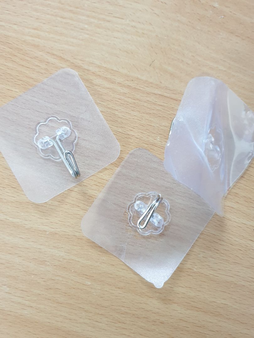 Shop tệ nhất mà mình gặp trên Tiki, đóng gói hàng cẩu thả. Chất lượng thì quá kém. Cũng là móc dán tường, nhưng là loại mỏng mỏng, yếu yếu ấy, chứ không chắc chắn dày dặn như shop khác.