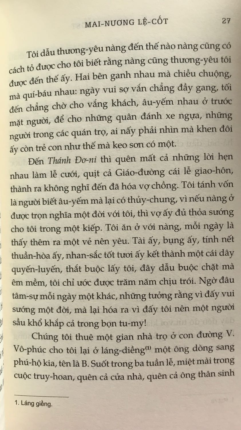 Sách về tay mình có cả nilon bọc kín sách thế nhưng khi xé nilon ra thì ngoài bìa vẫn bị xước rất nhiều (ảnh cuối). Dù lần này may mắn không hỏng gáy nhưng mình góp ý Tiki nên xem lại cách đóng gói hàng hóa, sách Tiki trước nay chỉ nhét mỗi vào hộp và hoàn toàn không có bọc bong bóng. Ngoài những nhược điểm trên thì sách rất đáng đọc, mình có chụp 2 trang cho mng tham khảo chất lượng in và dịch ạ. Sách rất hay và ý nghĩa!