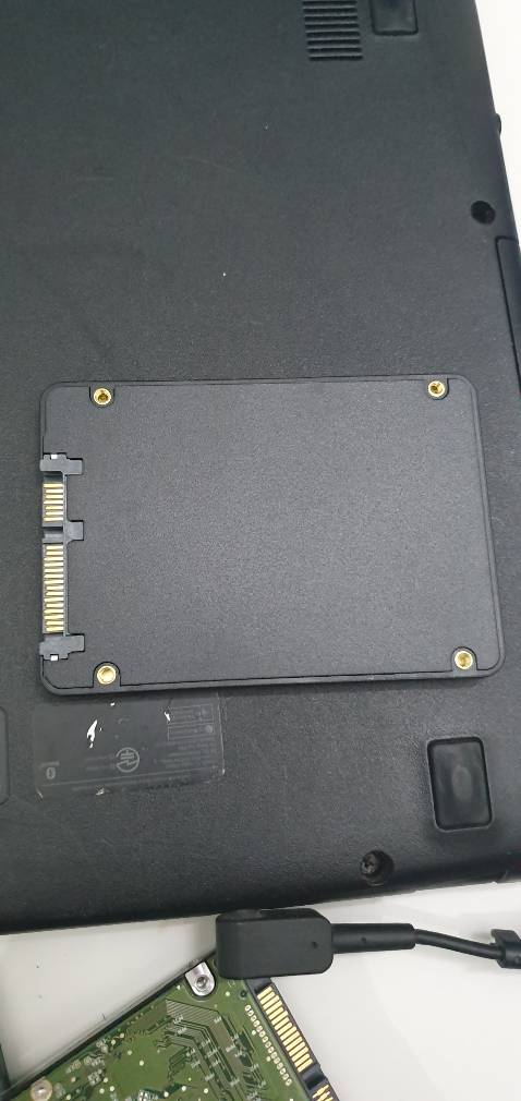 Cần đổi lại sản phẩm thì làm như nào nhỉ. Máy ko nhận dạng ổ cứng. Ổ cứng chỉ có cục main chút xíu, *** đảo à. Cần đổi lại sản phẩm thì làm như nào nhỉ. Máy ko nhận dạng ổ cứng. Ổ cứng chỉ có cục main chút xíu, *** đảo à.