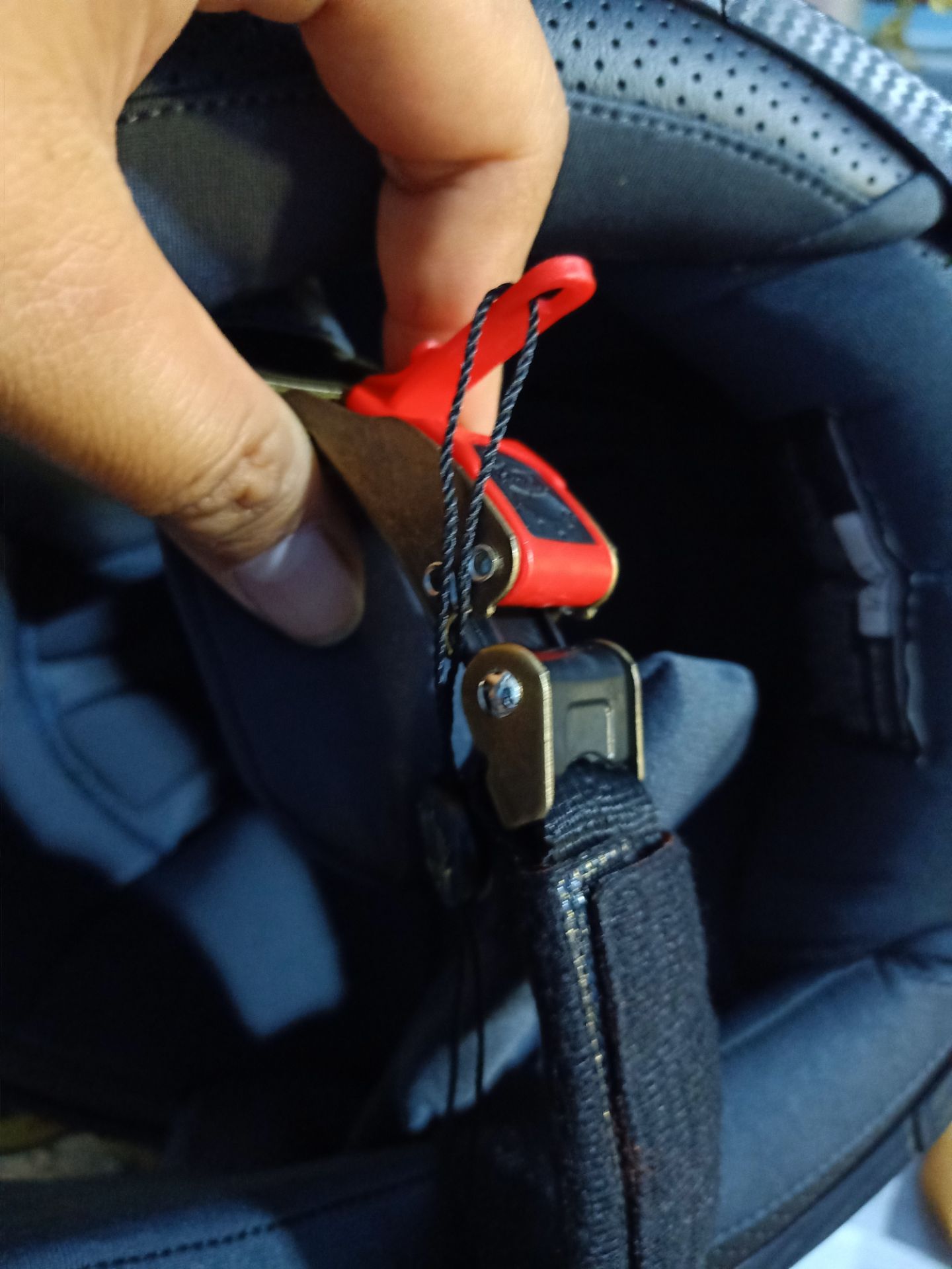 sản phẩm như hình, nhìn tổng quan thấy rất ok, mình mua size xl vừa đầu mình 58cm...