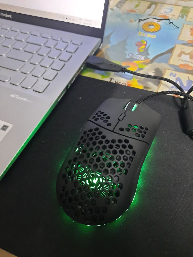 chuột đèn nhấp nháy tốt. nhưng bị chậm quá kéo max thanh Fast mới ổn. thiết kế khá bắt mắt. chức năng sd k hiệu quả. t chưa hài lòng về sp và giá tiền